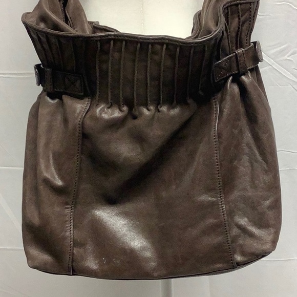 Badgley Mischka Large Chain Leather Shoulder Bag - Picture 3 of 16